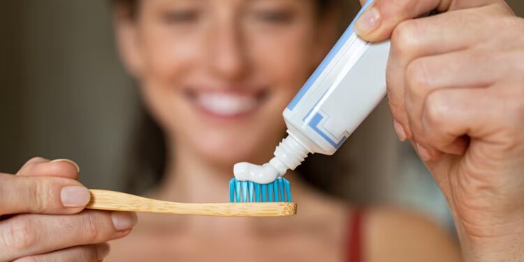 ANMAT prohíbe la crema dental de Colgate por efectos adversos en consumidores