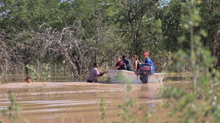 Refuerzan la asistencia en Rivadavia Banda Sur tras las crecidas del río Bermejo