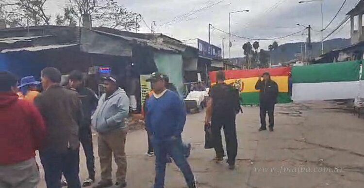 Corte total en el Puente Internacional de Pocitos en reclamo por la crítica situación sanitaria