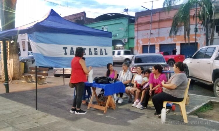 Volvieron a instalar la carpa docente en plaza San Martín