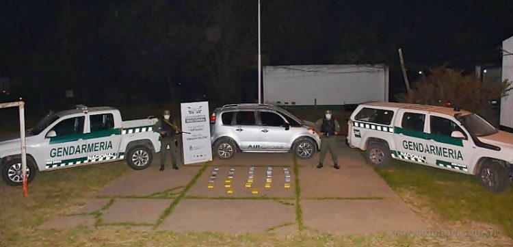 Embarcación: dos detenidos con 29 kilos de droga