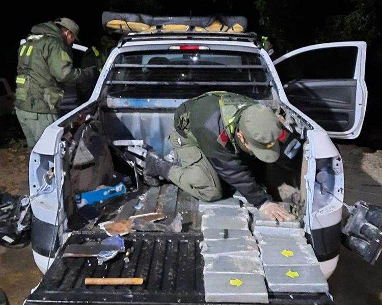 Salvador Mazza: detienen e investigan a un conductor que llevaba 101 kilos de droga en una camioneta