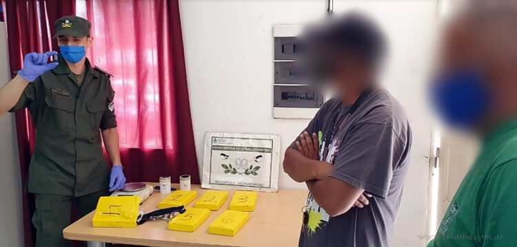 Salvador Mazza: abandonan dos mochilas con 6 kilos de drogas en su interior
