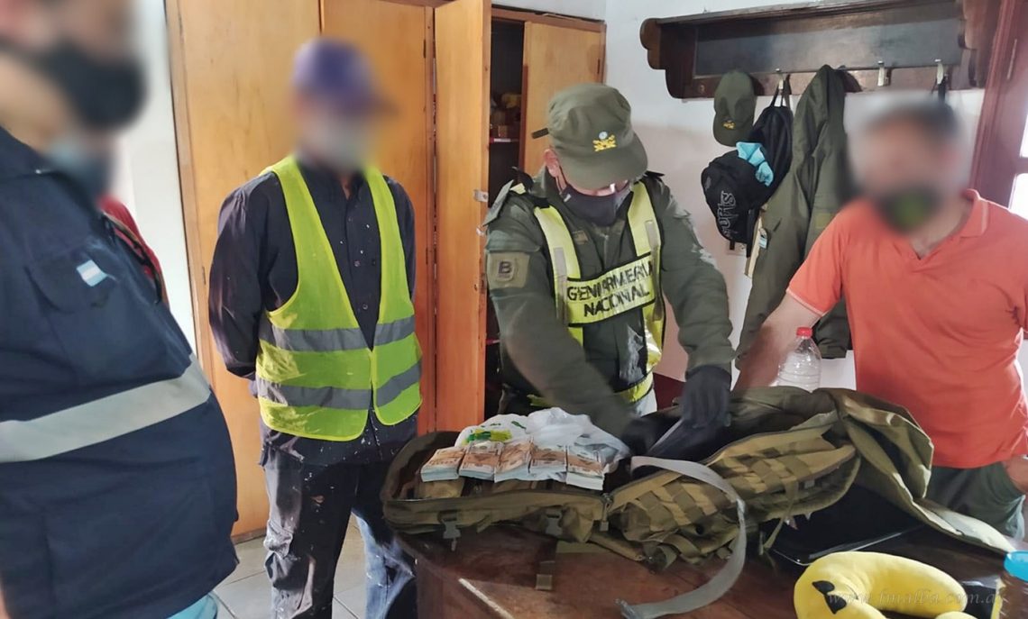 Formosa: un hombre con destino a Salvador Mazza detenido con varios miles de dólares y un arma de fuego