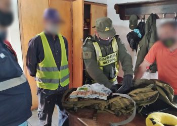 Formosa: un hombre con destino a Salvador Mazza detenido con varios miles de dólares y un arma de fuego