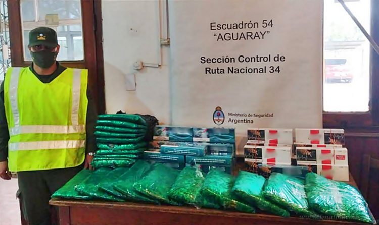 Aguaray: incautan cigarrillos y hojas de coca en contrabando