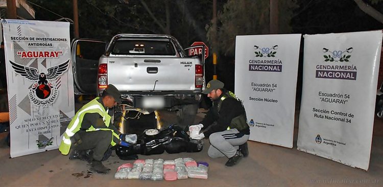 Aguaray: 18 kilos de droga ocultos en el tanque de una camioneta