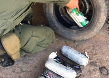 Aguaray: varios kilos de hojas de coca ocultos en bolsas de papas y una rueda de auxilio