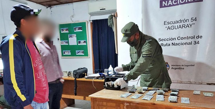 Aguaray: incautan miles de divisas norteamericanas sin declarar, coca y granos