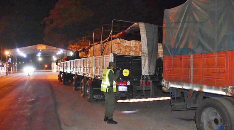 Aguaray: incautan madera, cigarrillos y hojas de coca