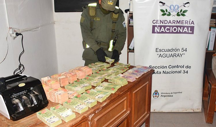 Aguaray: incautan suma millonaria en pesos argentinos y toneladas de soja