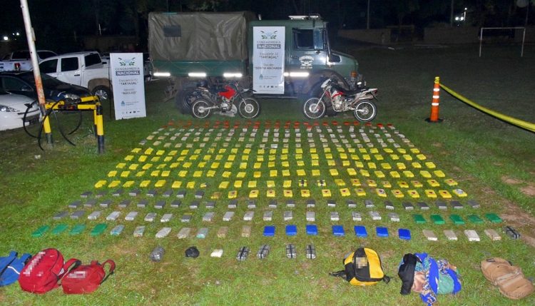 Senda Hachada: Gendarmería decomisa más de 365 kilos de cocaína