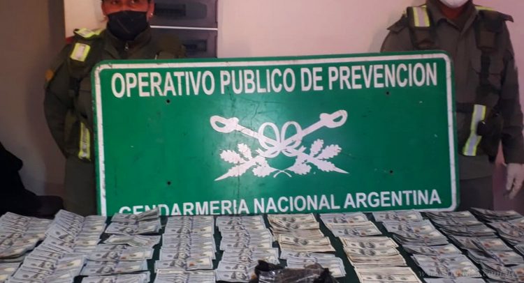 Catamarca: pareja oriunda de Salvador Mazza ocultaba más de 60 mil dólares