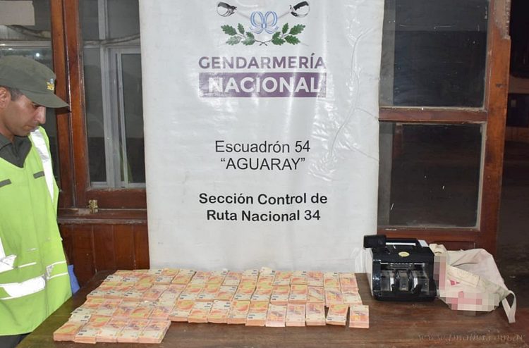 Aguaray: gendarmes incautan 5 millones de pesos en control vehicular