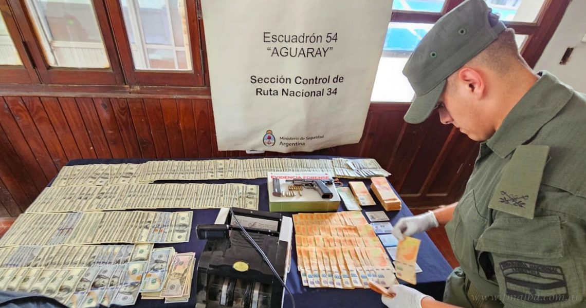 Aguaray: gendarmes incautan varios miles de dólares, pesos y un arma con numeración limada