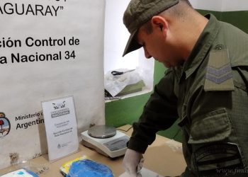 Aguaray: dos personas detenidas con droga adosada al cuerpo