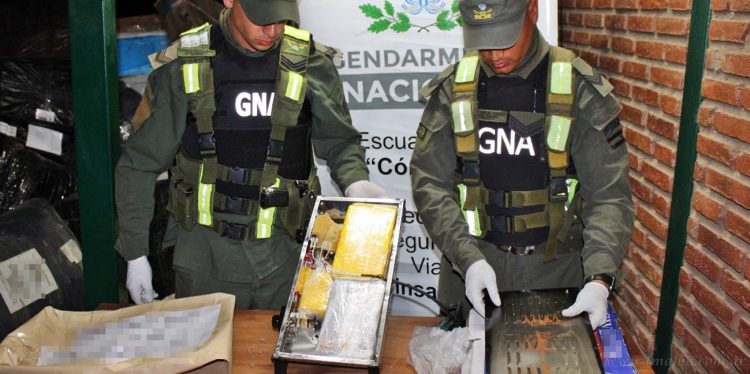 Córdoba: camión proveniente del norte ocultaba más de 35 kilos de drogas
