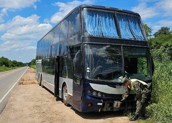 Ruta 54: gendarmes encuentran abandonado un colectivo de pasajeros