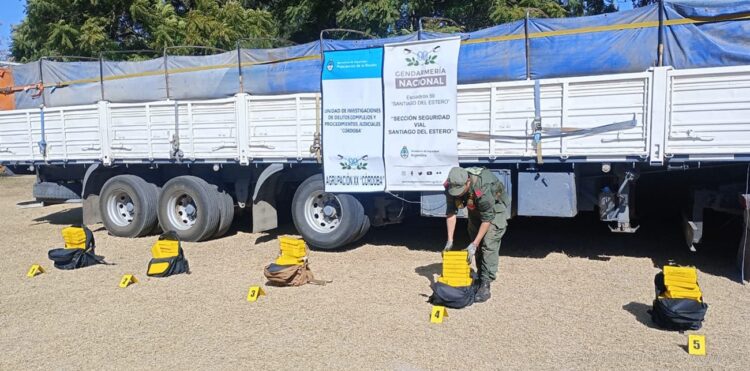 Narcotráfico: interceptan más de 80 kilos de droga salida de Salta en Santiago del Estero