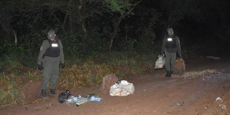 Aguaray: abandonan más de 100 kilos de drogas en paraje “La Loma”
