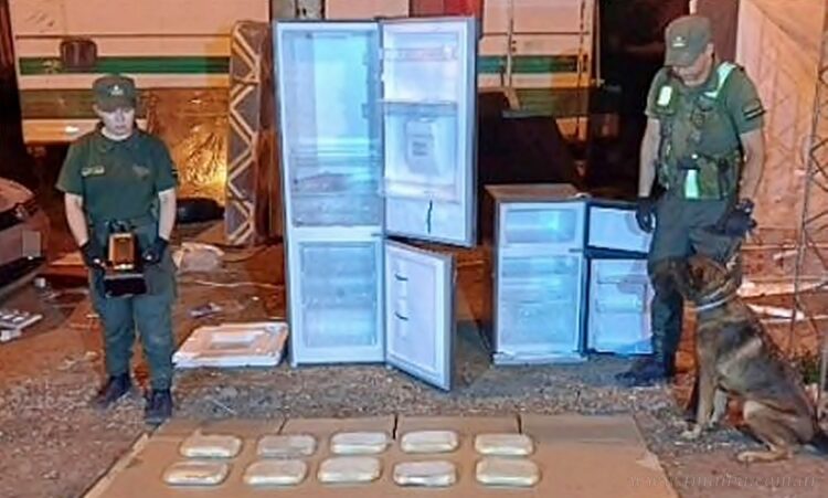 Paraje Tobatirenda: ocultaban más de 10 kilos de drogas en heladeras simulando una mudanza