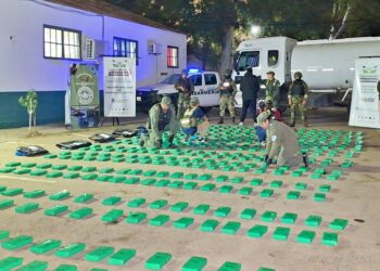 Narcotráfico: tras interceptar más de 400 kilos de drogas, hubo allanamientos simultáneos y varios miles de dólares incautados