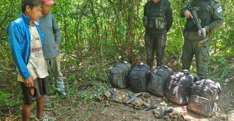 Tartagal: gendarmes hallan varios kilos de droga y armas de fuego durante un patrullaje rural