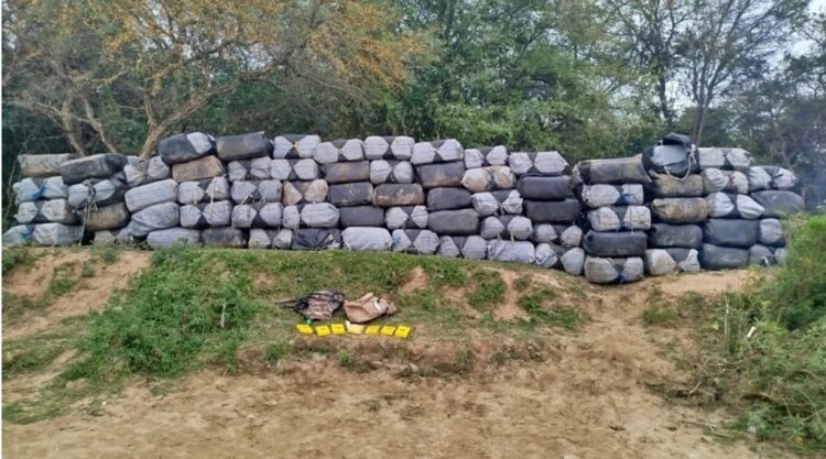 Salta: intentaban pasar el río Bermejo con 7 kilos de cocaína, más de tres toneladas de hojas de coca y 69.500 atados de cigarrillos