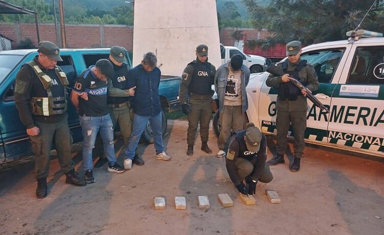 Salvador Mazza: transportaban nueve kilos de estupefacientes en mochilas