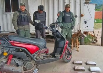 Salvador Mazza: llevaba casi 11 kilos de cocaína ocultos en los apoyapiés de una moto
