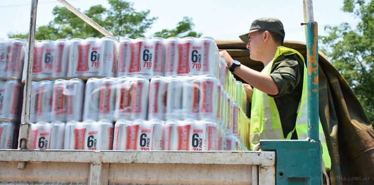 Aguaray: gendarmes interceptan más de 780 mil litros de cerveza en contrabando