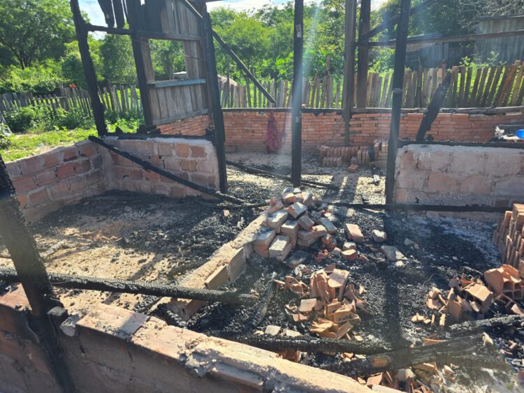 Asistencia de Desarrollo Social Provincial ante un incendio en Tartagal
