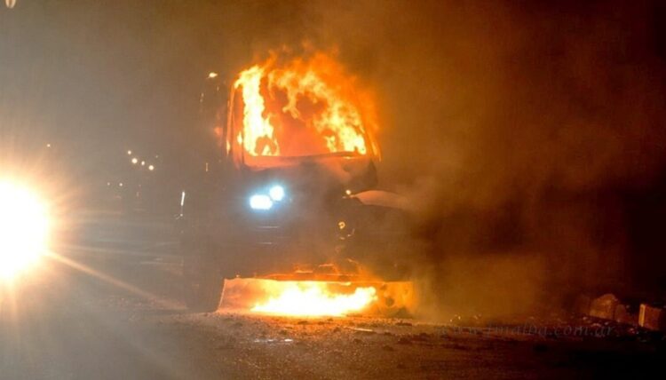 Tartagal: desperfecto eléctrico habría causado el incendio de una camioneta