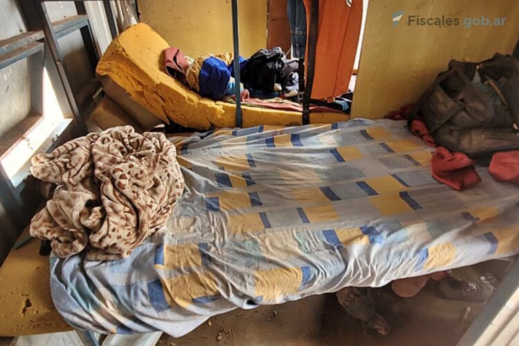 Dormían hacinados en una casilla: hoy reciben reparación histórica