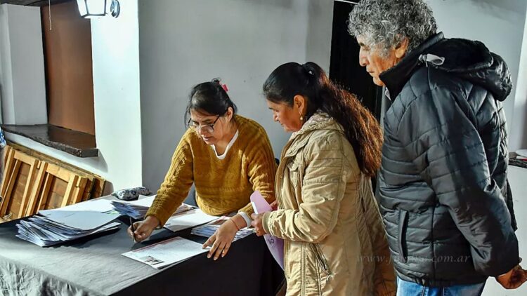 Regularización dominial: facilitan la atención para trámites y pagos de terrenos