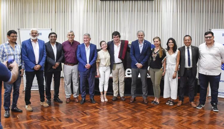 Se presentó en Salta “Un diciembre a toda fiesta”