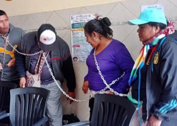 Tartagal: bilingües originarios se encadenaron en la escuela Uriburu durante las designaciones docentes