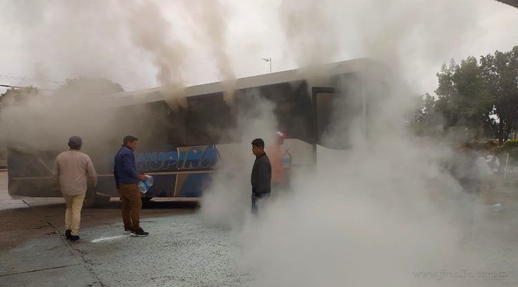 Aguaray: se incendió un colectivo de servicio interurbano