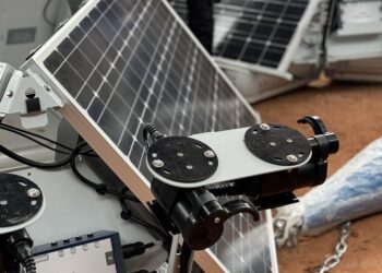 Embalse El Limón: continúa la instalación de las boyas de control ultrasónico para control de algas