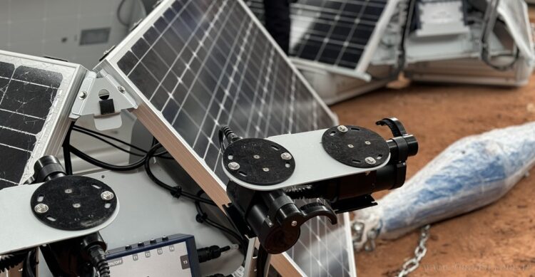 Embalse El Limón: continúa la instalación de las boyas de control ultrasónico para control de algas