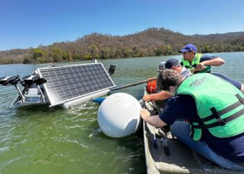 Dique Itiyuro: instalación de boyas para el control de algas en El Limón, en la etapa final