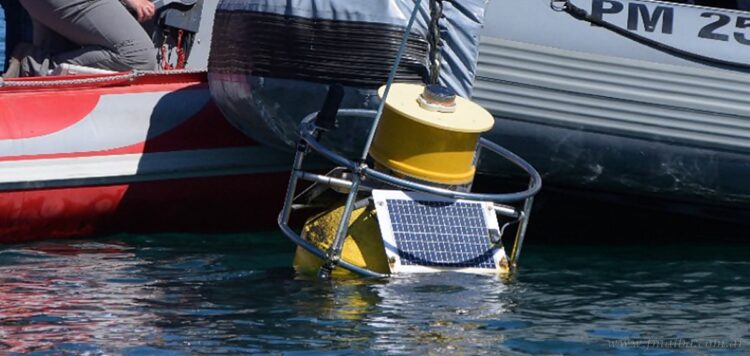 El Limón: llegaron las boyas de ultrasonido para controlar la floración de algas
