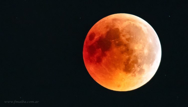 Cielo despejado para observar el eclipse parcial de la “Luna de sangre”