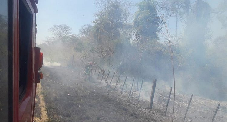 Incendios forestales: por el humo en rutas instan a conducir con precaución