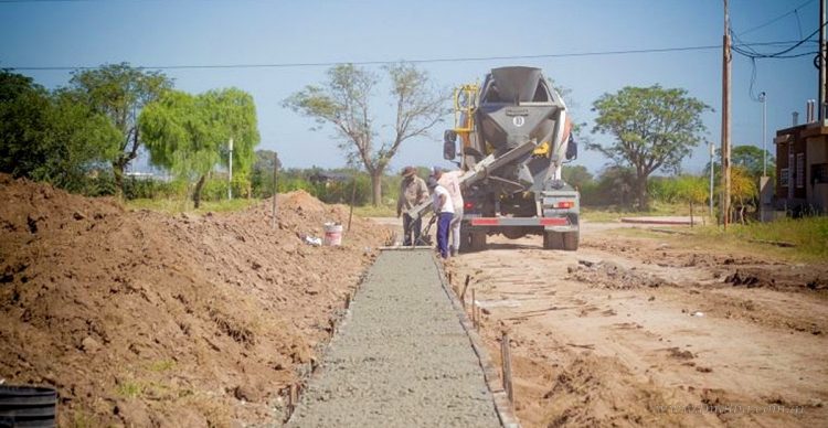 General Ballivián: otorgan a la empresa “3A SRL” la obra para cordón cuneta y adoquinado