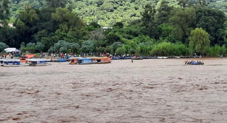 Aguas Blancas: más de 100 policías trabajan en el operativo rescate en río Bermejo
