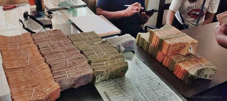 Internacionales: Armada Boliviana secuestra casi 8 millones de pesos argentinos en Bermejo