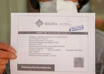 Cívicos de Bolivia piden abrogar decreto que exige el carnet de vacunación