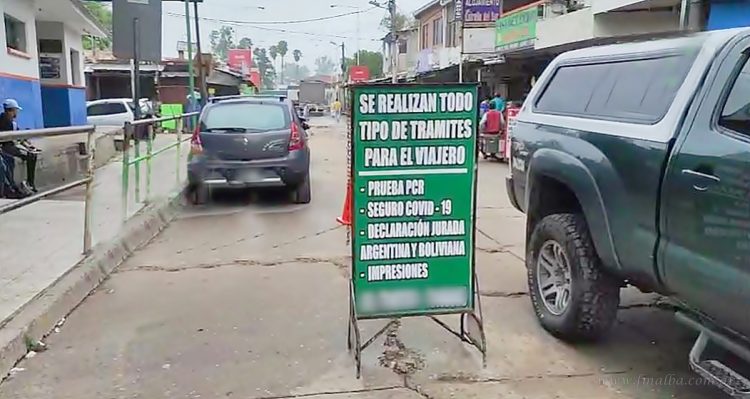 Internacional: tramitadores gestionan documentación a turistas que buscan ingresar a la Argentina