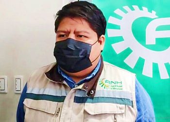 Internacionales: autoridades del sur boliviano exigen autorización para cargar combustible